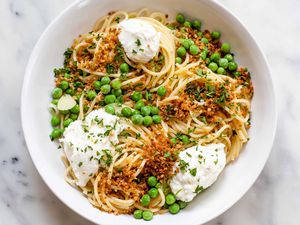 Lemony Spaghetti with Peas and Ricotta