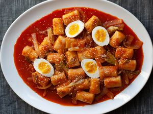 Tteokbokki on white platter.