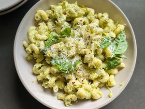 5-ingredient lemony zucchini pasta in a bowl garnished with basil