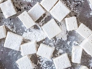 Vegan marshmallows on a tray and covered in cornstarch